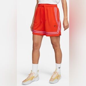 NWT Women’s Nike Fly Crossover Short (Size M)